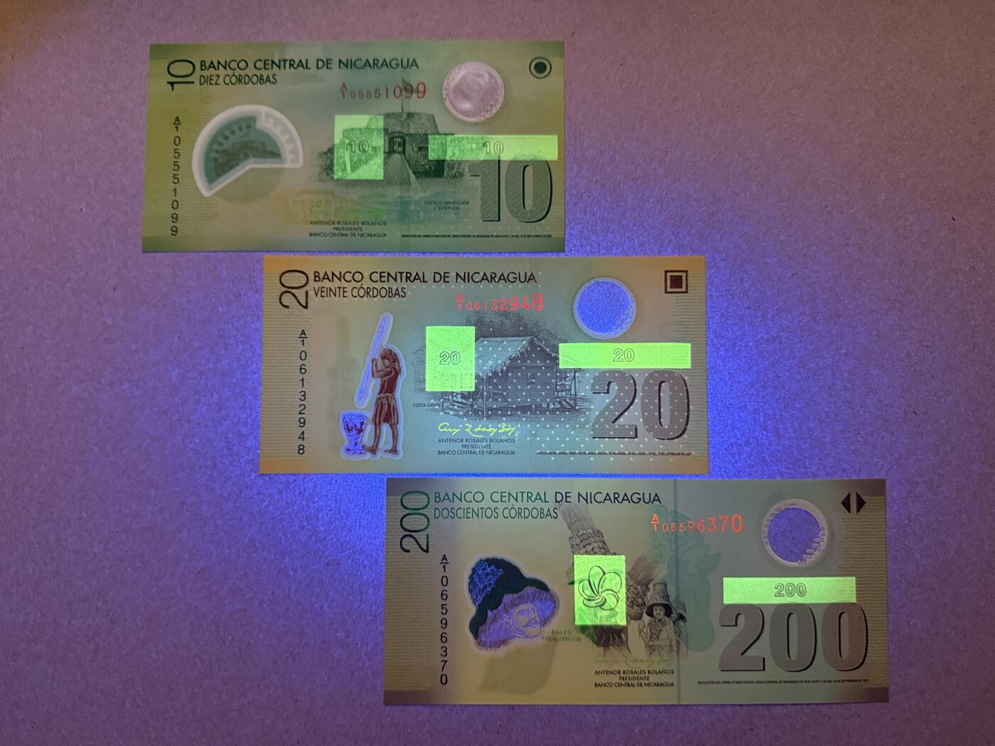 《艾美收藏》第220期-11.16周日外币畅拍场 尼加拉瓜10、20、200元3张 UNC 塑料钞 A1冠