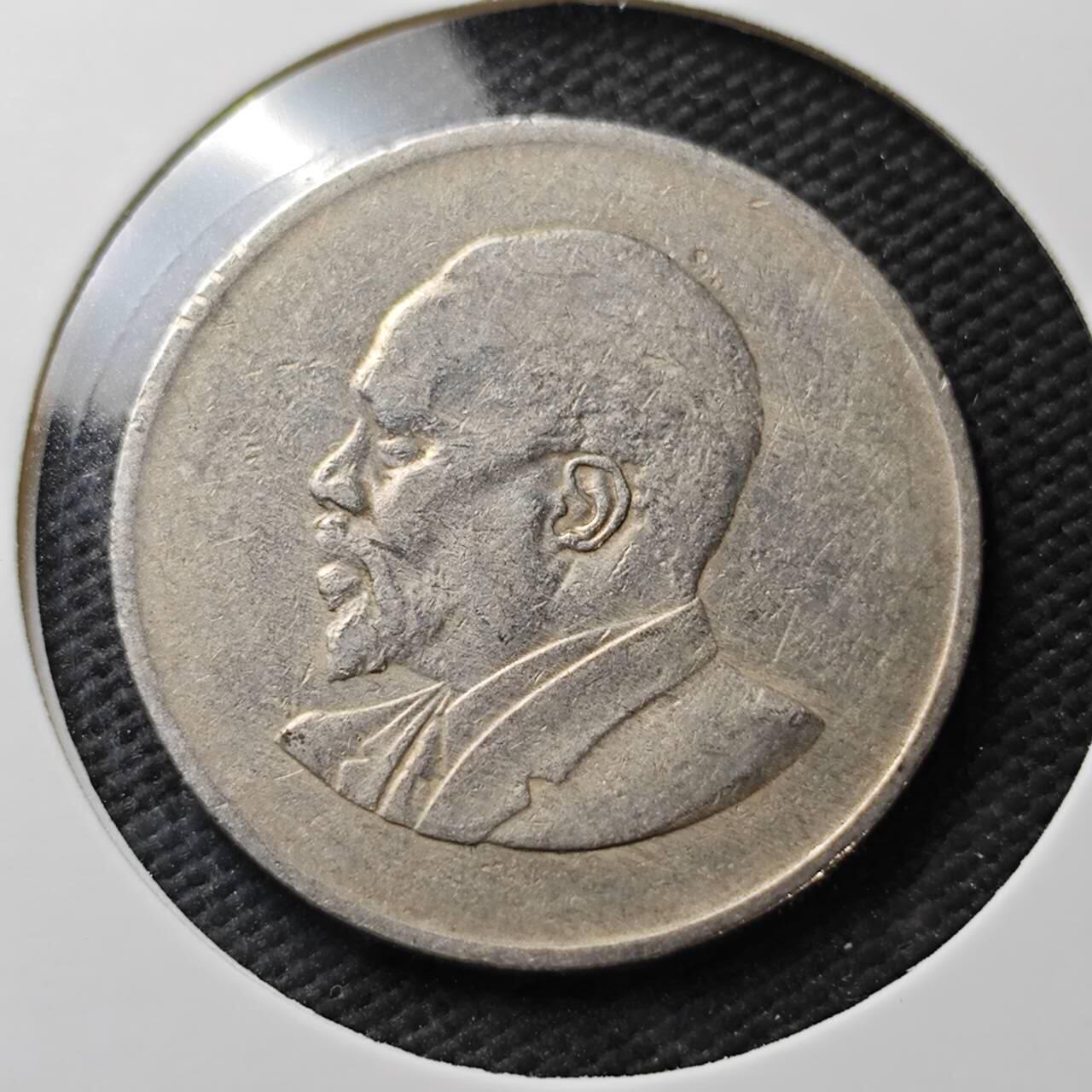 KK钱币收藏小铺  第371场  2月预留时间 周末发货  1968肯尼亚1先令 开国头像无字版