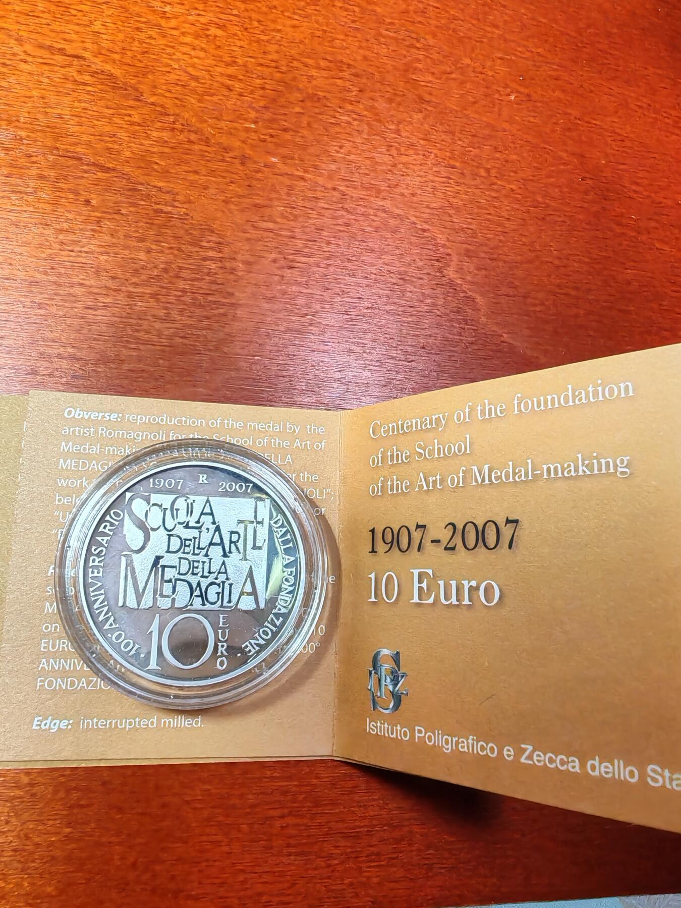 长老汇蛇年精选第七十三场拍卖 2007意大利章牌学校成立百周年10欧元精制银币，22克925银，盒证全，8000枚