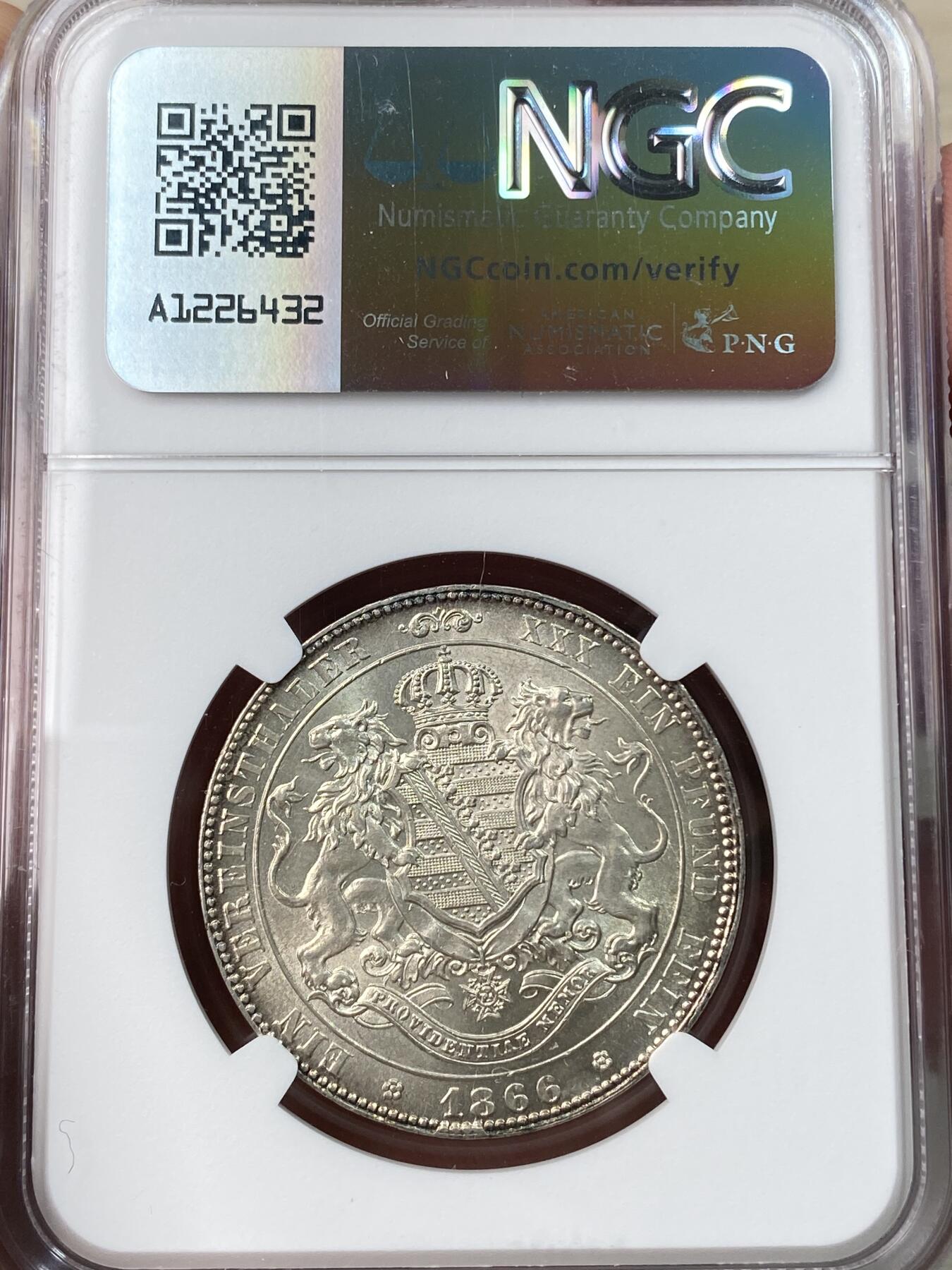 万国钱币拍卖第055期 NGC MS64 1866年德国萨克森双狮流通1泰勒 好品难得的流通品种 双狮护盾设计感满分 淡红色环彩转光近BU状态 顶级收藏品质