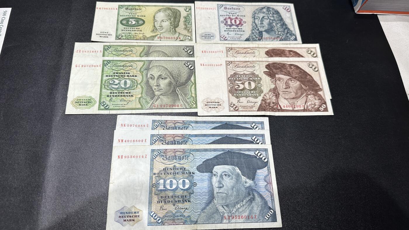 《外钞收藏家》第五百八十五期（精品场）（本平台长期征集拍品、欢迎藏友们联系合作）