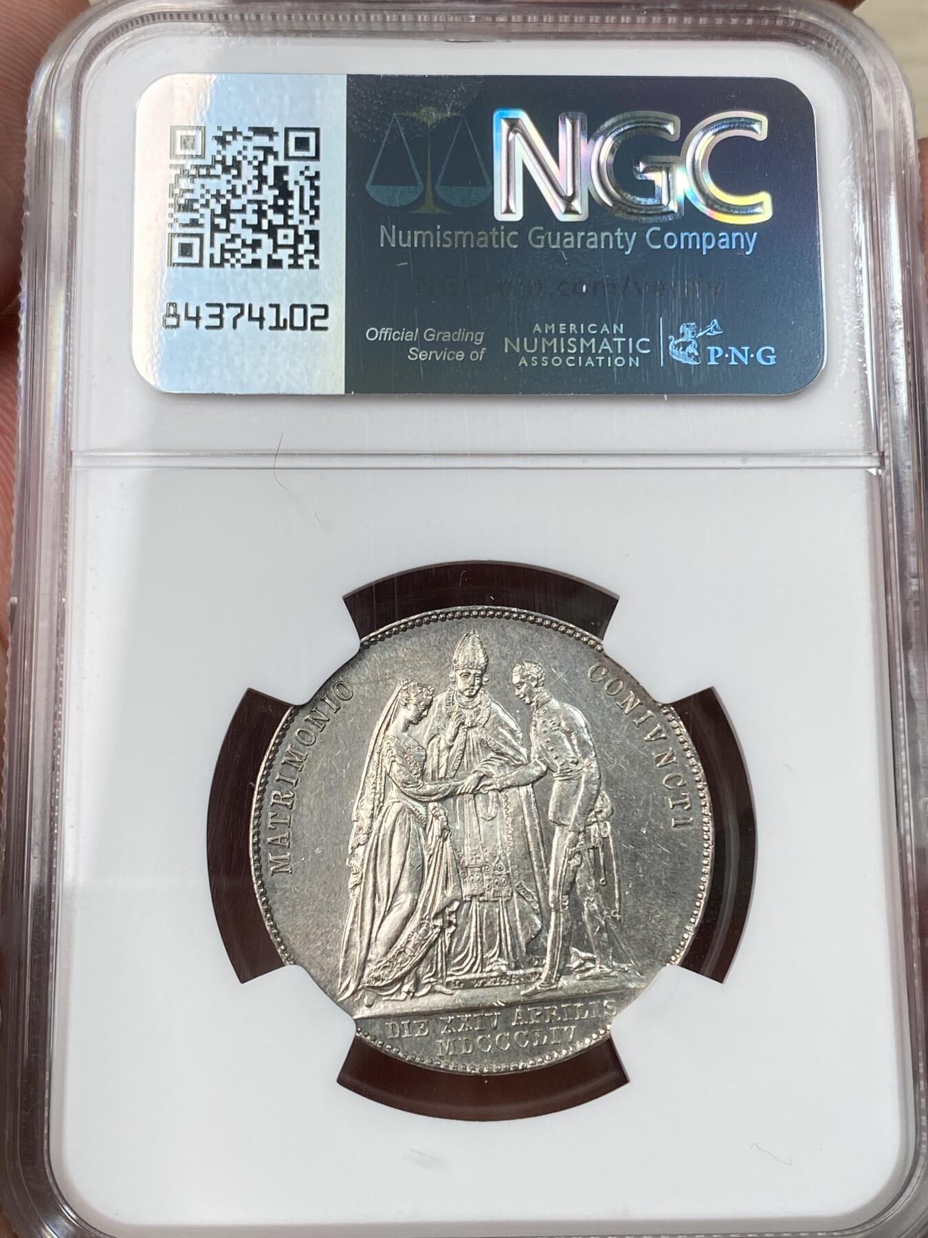 万国钱币拍卖第055期 NGC MS61 1854年奥地利佛朗茨一世与茜茜公主成婚纪念1古尔登 名誉品种 全深打银霜转光收藏品质