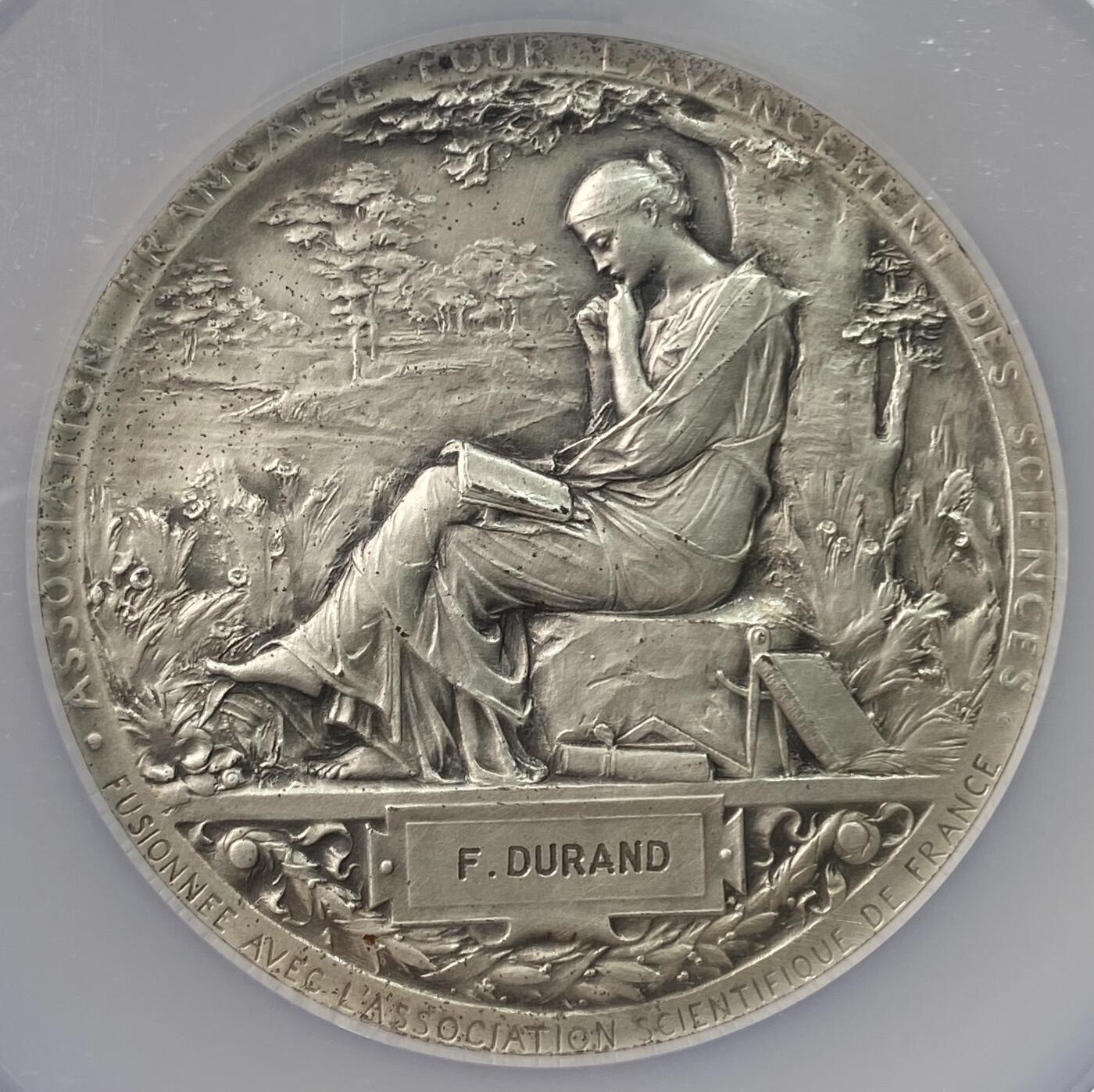 万国钱币拍卖第055期 NGC MS61 1872年法国科学进步纪念镀银大铜章 著名法国名家罗蒂设计 科学女神与玛丽安娜指向远处的工厂 