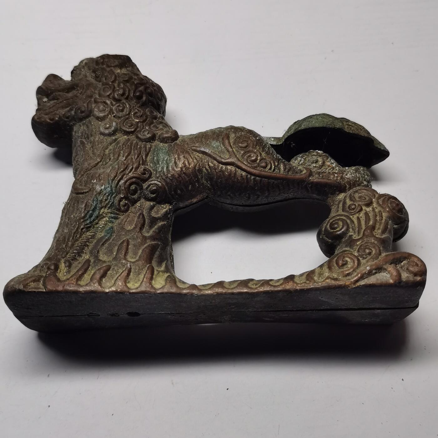 藏珍品阁专场80期 民国老铜狮子摆件，眼珠镶红宝石