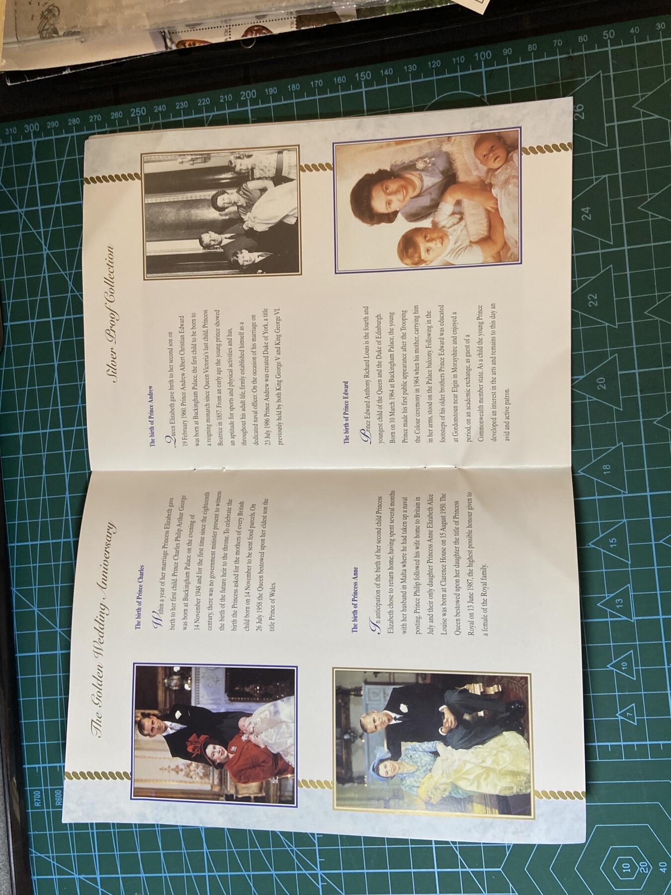 2025年第一百二十九场(总第一百五十五场）外国邮票、散币场(免佣金) 小型张邮票及封面2枚及女王大婚纪念册