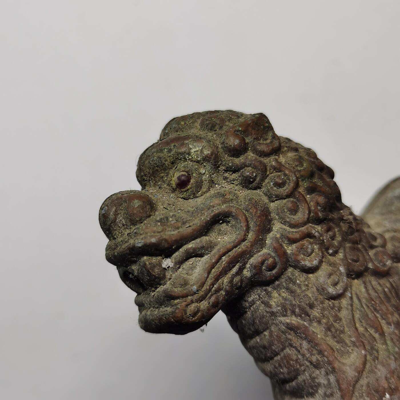 藏珍品阁专场80期 民国老铜狮子摆件，眼珠镶红宝石