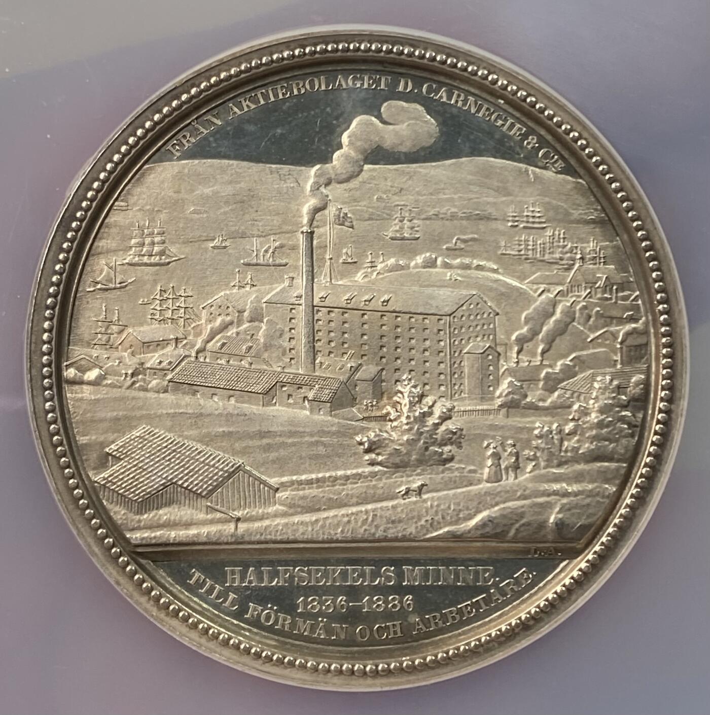 万国钱币拍卖第055期 NGC MS64 1886年瑞典矿业公司成立50周年纪念大银章 罕见北欧商业设计天花板 人物与景观完美融合 刻画入木三分 顶级冠军分收藏级 48MM 55.3G大规格