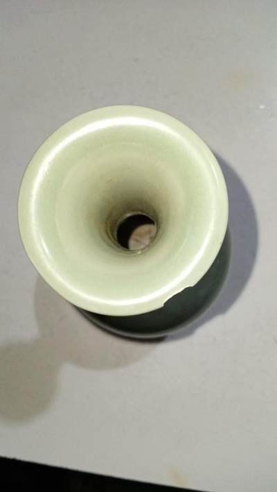 绿釉长颈瓶 - 绿釉长颈瓶