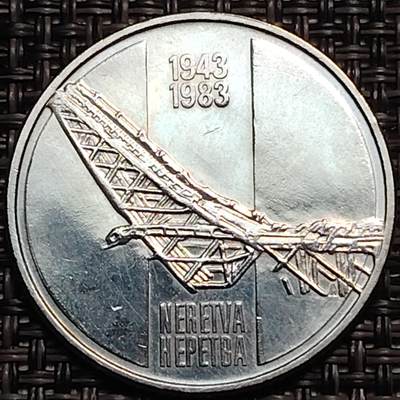 布加迪🐬～世界钱币(上海)🌾第 259 期 /  各国套币和散币 - 南斯拉夫 1983年 10第纳尔铜镍币 内雷特瓦河战役40周年纪念 30mm