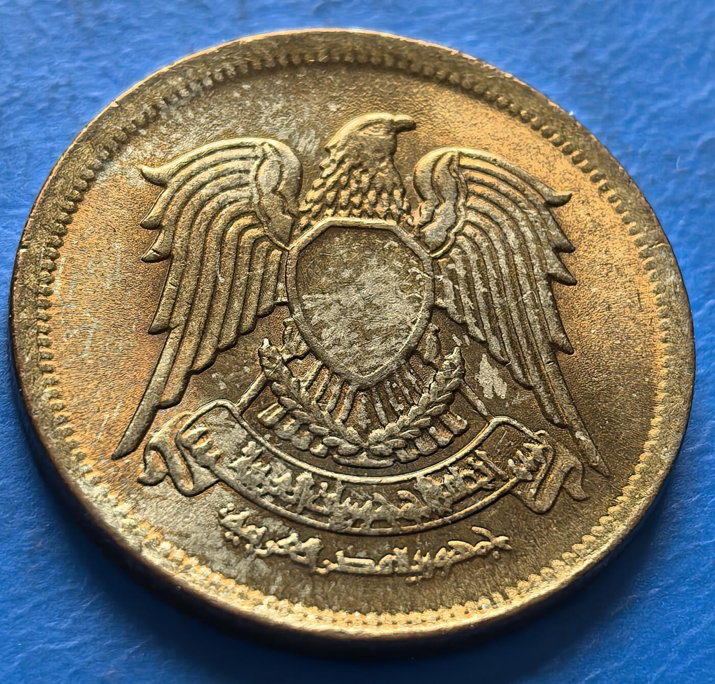 外国优质老铜币银币，周六九点倒数截拍，满百包邮，可寄存半年，喜欢朋友微信扫描二维码可直接参拍