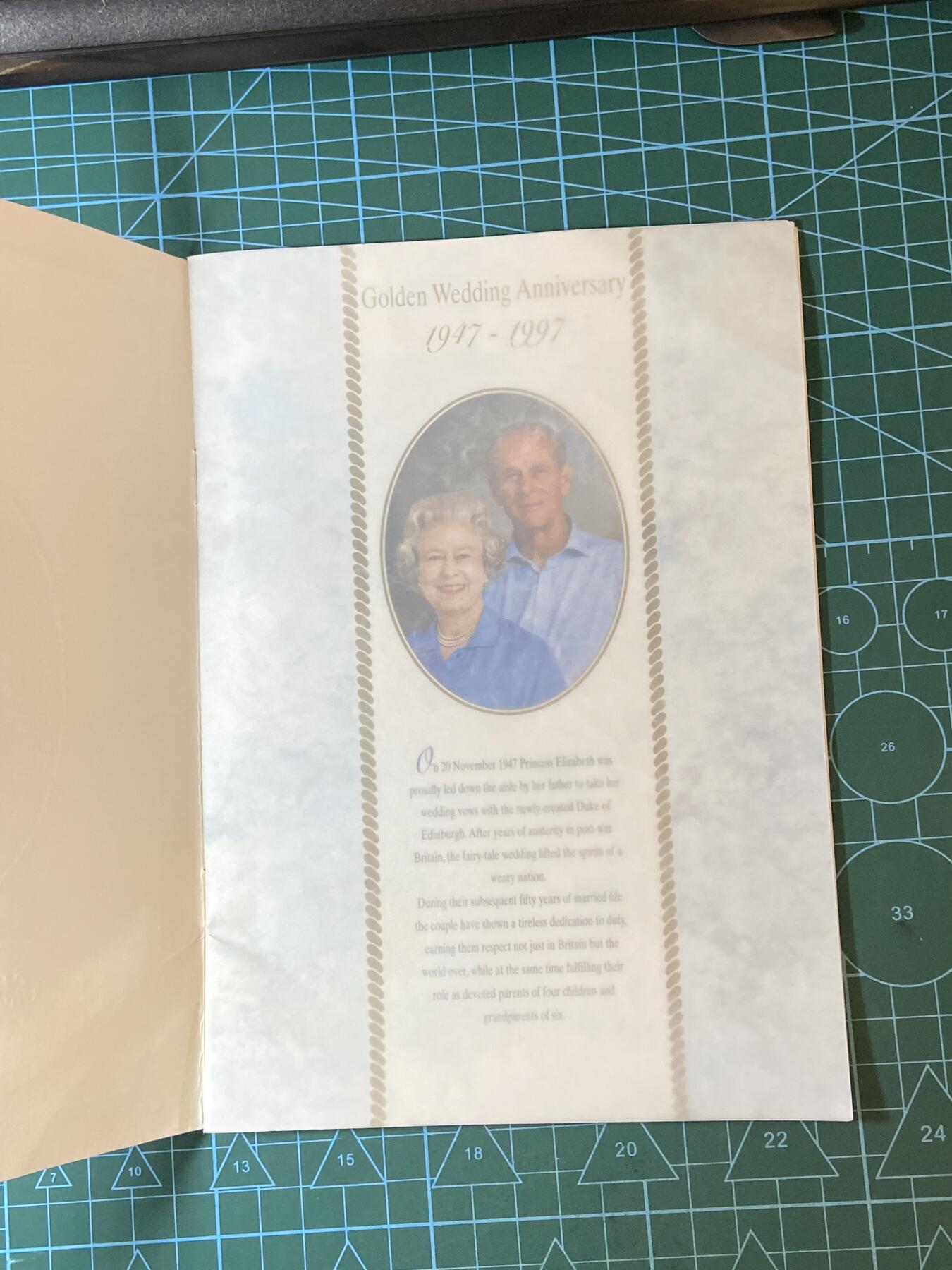 2025年第一百二十九场(总第一百五十五场）外国邮票、散币场(免佣金) 小型张邮票及封面2枚及女王大婚纪念册