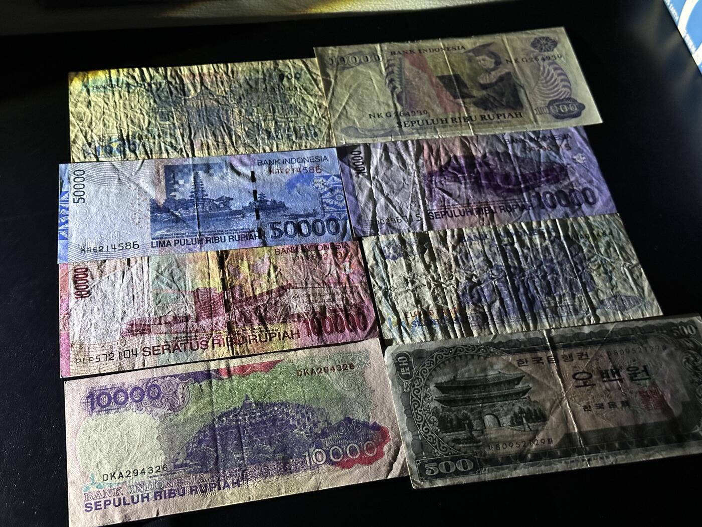 《外钞收藏家》第五百八十五期（精品场）（本平台长期征集拍品、欢迎藏友们联系合作）