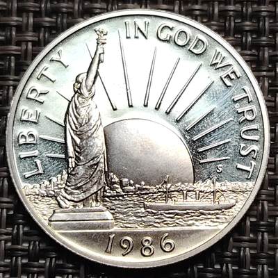 布加迪🐬～世界钱币(上海)🌾第 259 期 /  各国套币和散币 - 美国🇺🇸精制版 1986年 自由女神 百年纪念币 50美分