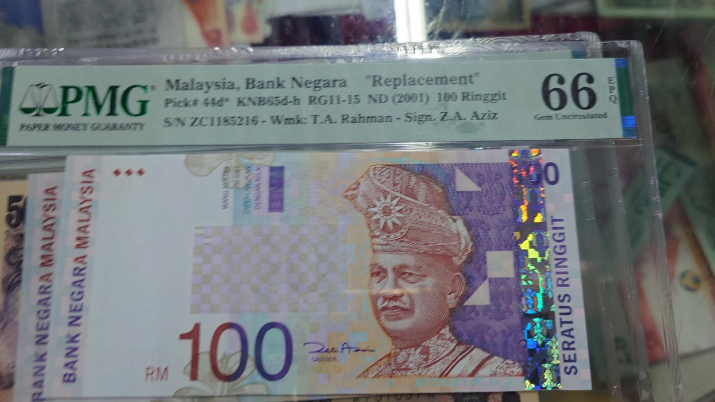 世界钱币～微拍第215期暨2025年第55期  双11评级币特惠拍第二场 2001年马来西亚100林吉特 补号ZC全程无47PMG66E尾号216