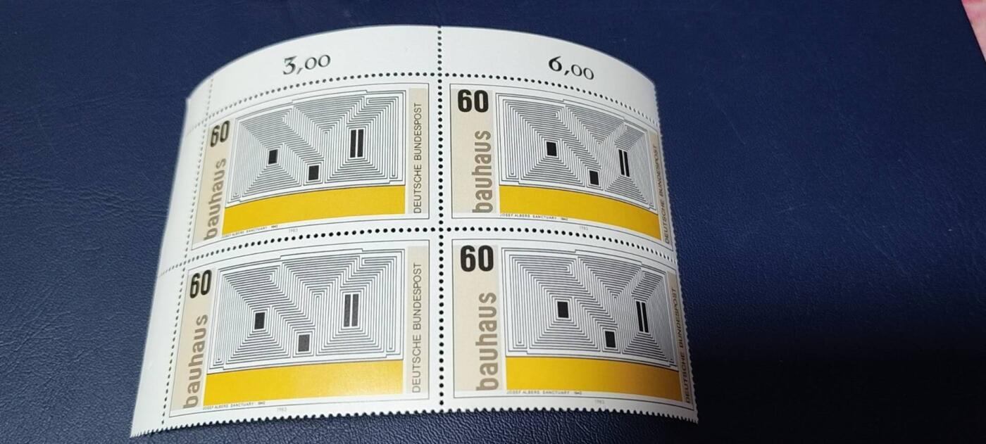 德国邮票专场，都是四方联 德国邮票四方联一张，1983年发行，包豪斯建筑美术学院  。品相如图