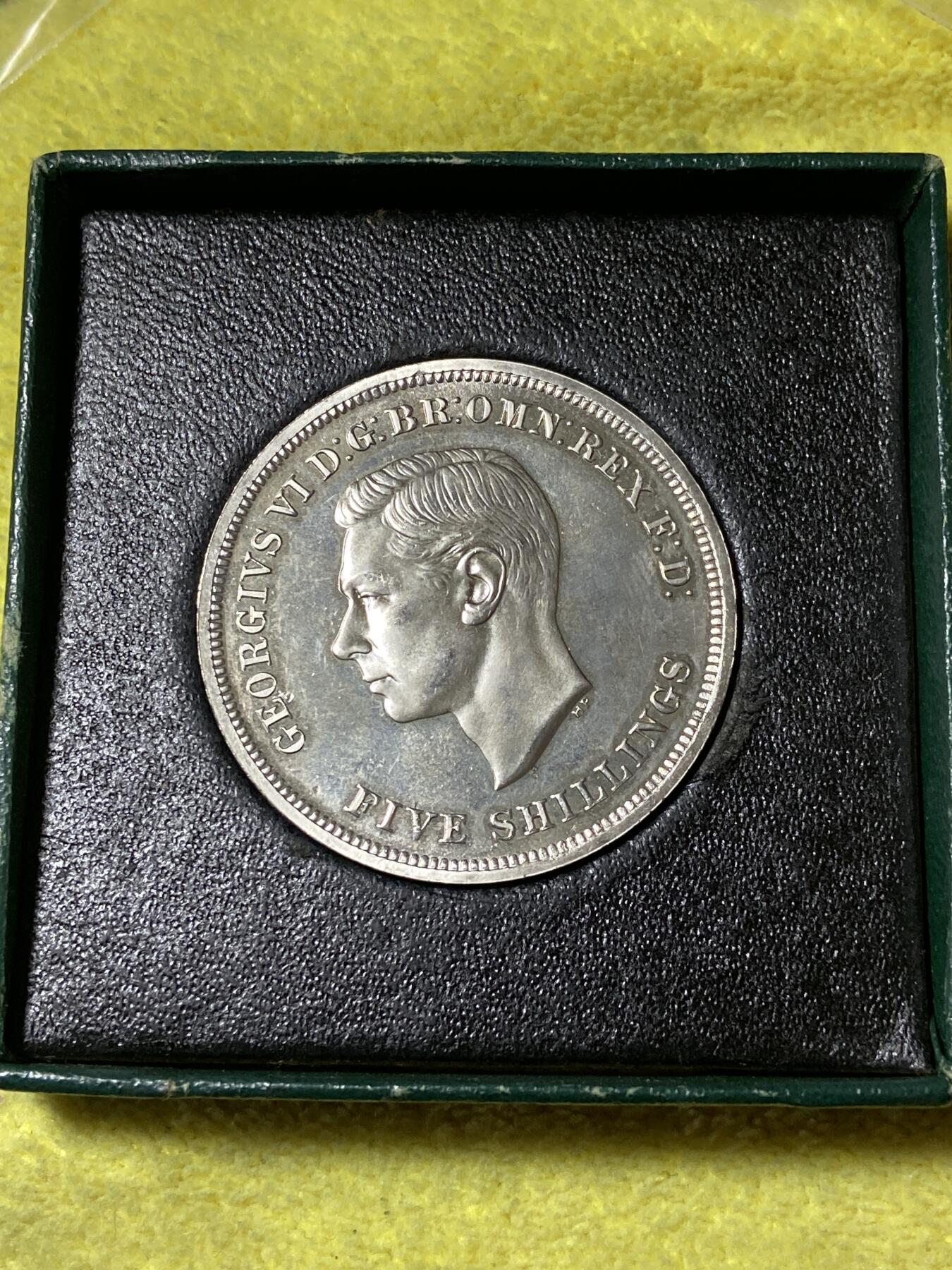 2025年第一百二十九场(总第一百五十五场）外国邮票、散币场(免佣金) 原盒全新说明书全–英国🇬🇧1951年5先令(乔治六世时期)