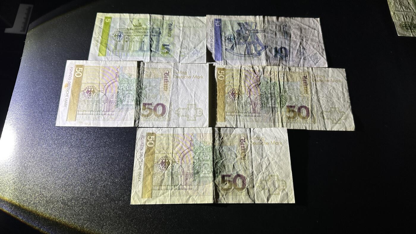 《外钞收藏家》第五百八十五期（精品场）（本平台长期征集拍品、欢迎藏友们联系合作）