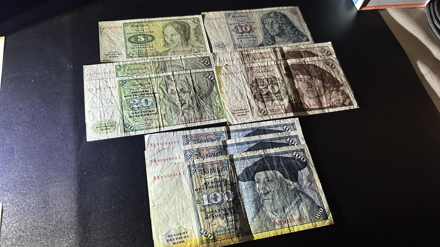 《外钞收藏家》第五百八十五期（精品场）（本平台长期征集拍品、欢迎藏友们联系合作）