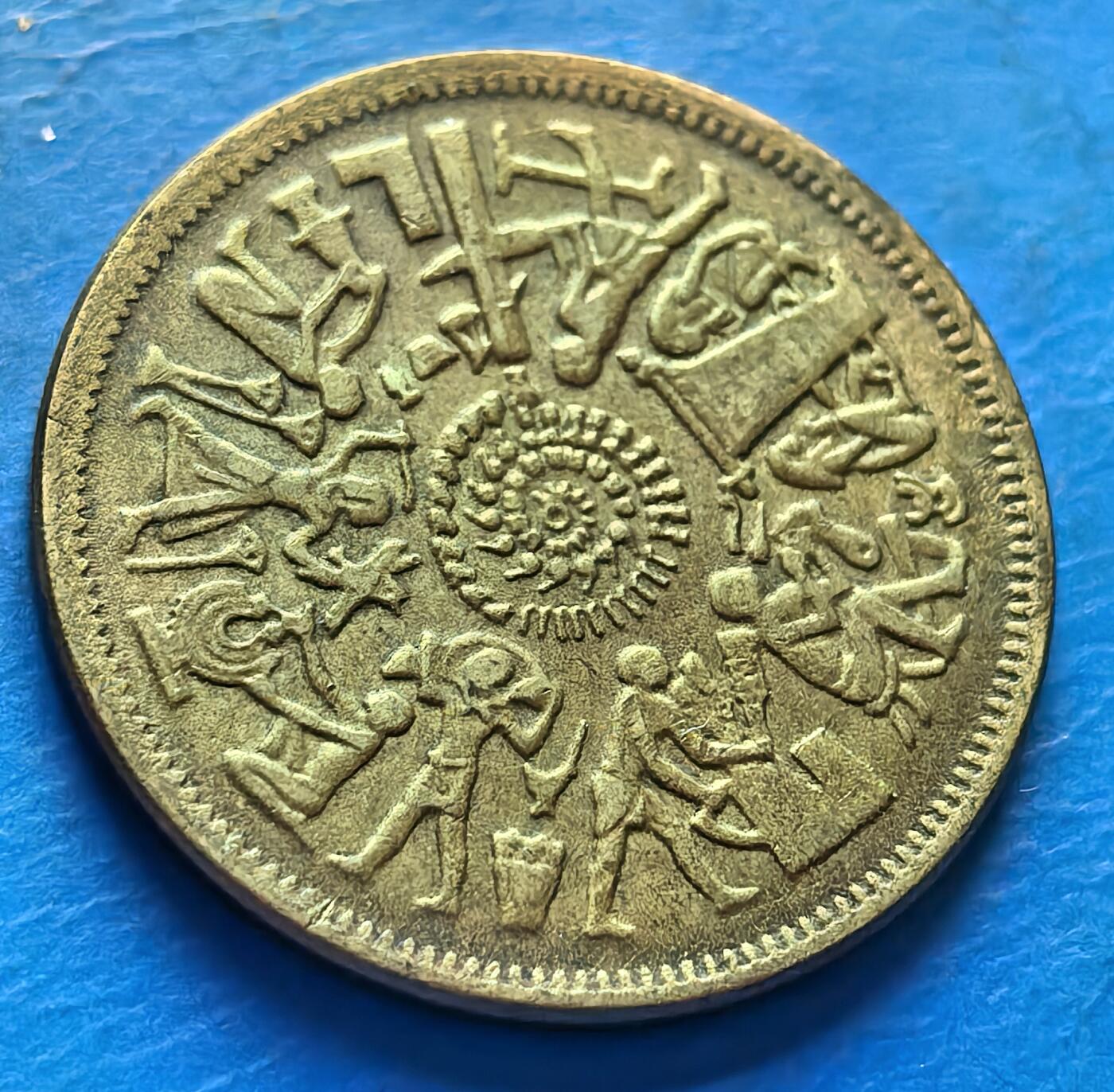 外国优质老铜币银币，周六九点倒数截拍，满百包邮，可寄存半年，喜欢朋友微信扫描二维码可直接参拍