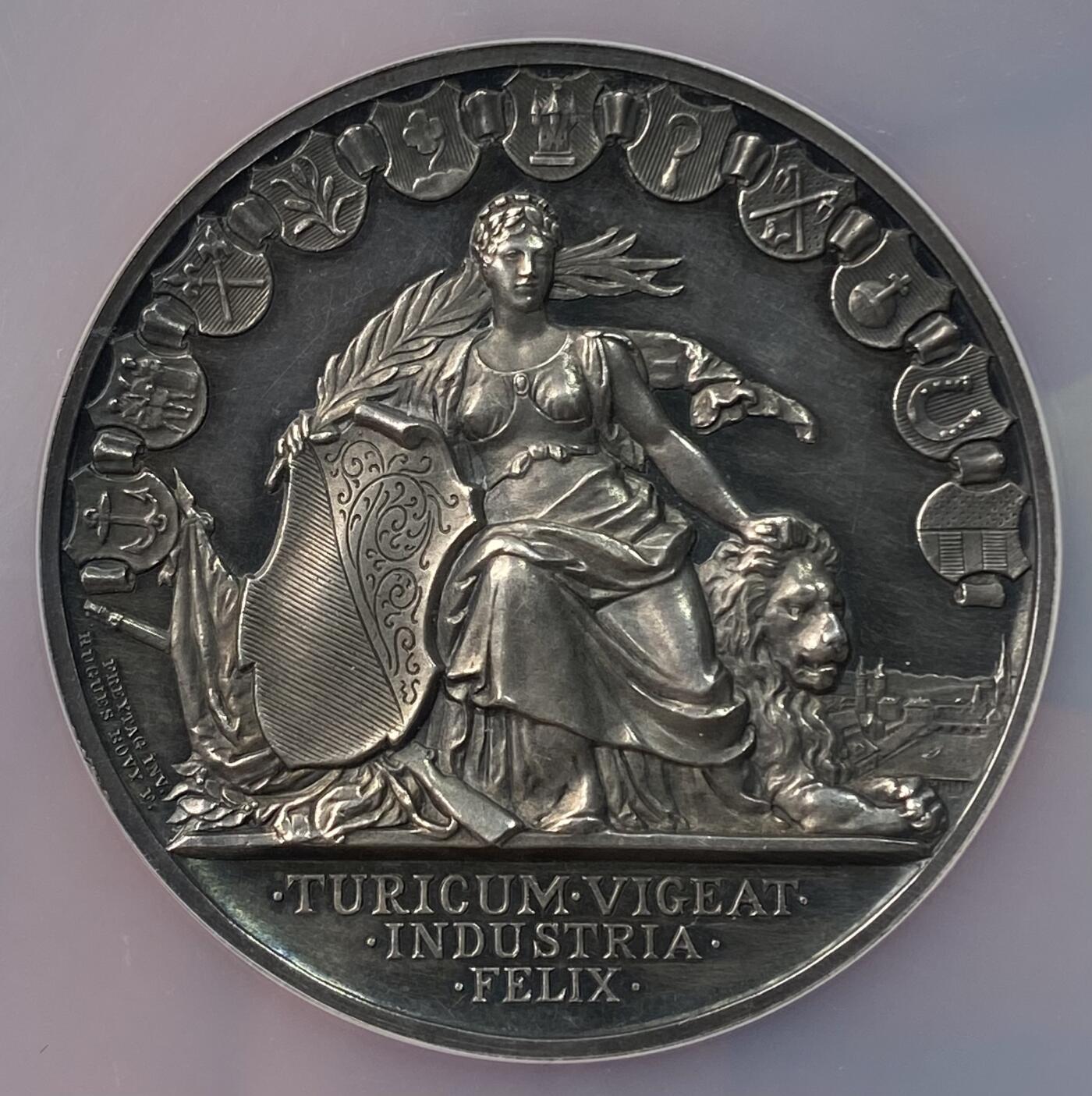 万国钱币拍卖第055期 NGC MS64 1892年瑞士联邦苏黎世射击节纪念大银章 瑞射名品之一 罕见品种瑞士女神与雄狮在苏黎世城市景观前 苏黎世盾徽超高浮雕雄伟无敌 巨型瑞射名誉品种 NGC唯一冠军分