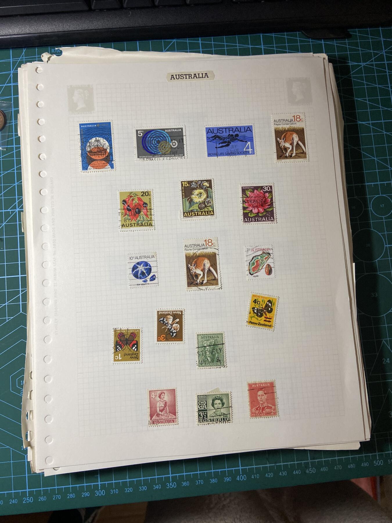 2025年第一百二十九场(总第一百五十五场）外国邮票、散币场(免佣金) 外国老藏家–集邮套册38页(含大量外国老邮票)