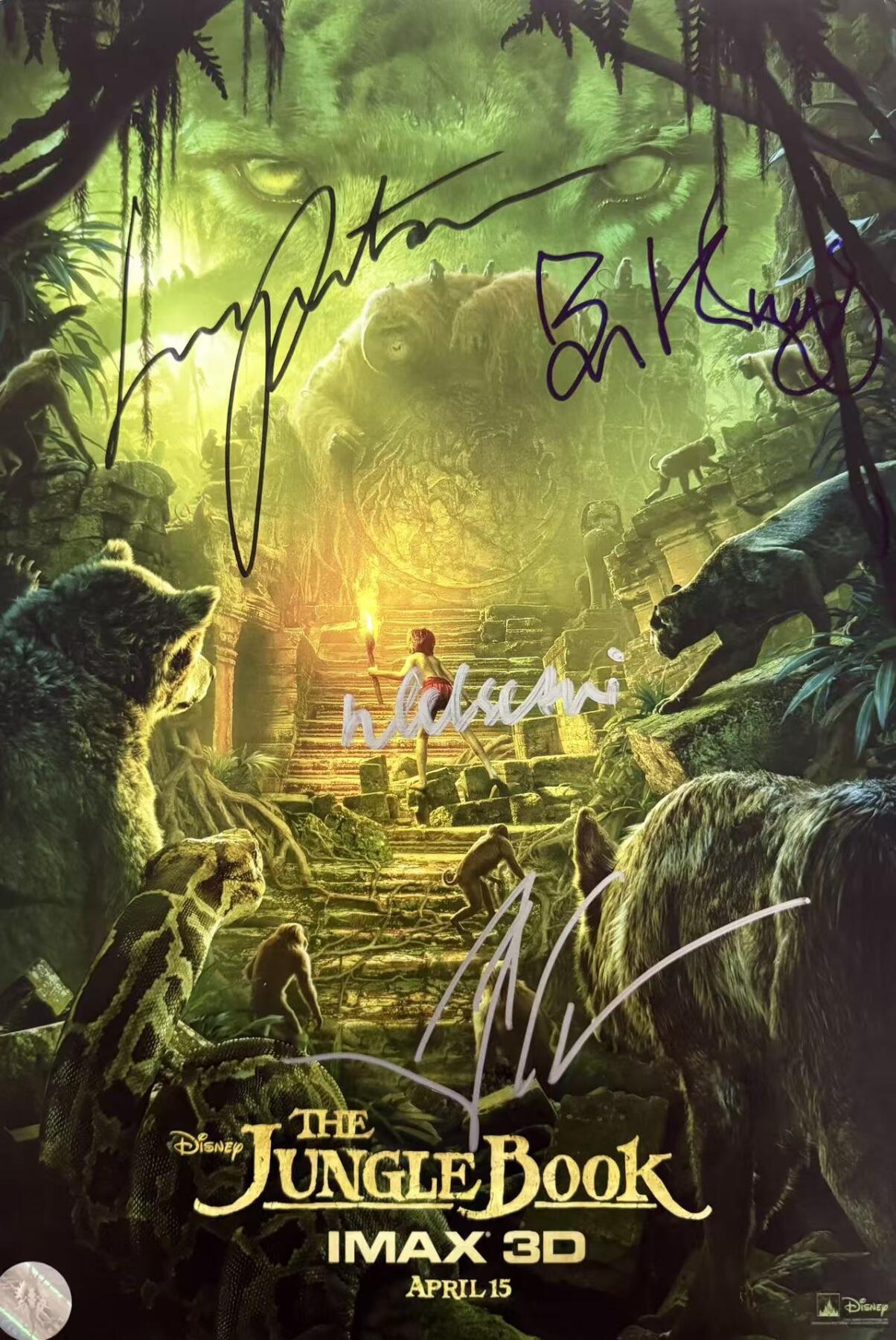 零元拍：迪士尼出品的真人动画片《奇幻森林》导演乔恩·费儒；主演尼尔·塞西；“黑豹巴希拉”配音本·金斯利；“母狼拉克沙”配音露皮塔·尼永奥，4 位主创亲笔签名IMAX 3D 原版海报。2017年2月26日，该片获得第89届奥斯卡金像奖“最佳视觉效果”奖尺寸：285X420MM。图6为装裱效果，拍品不含装裱。