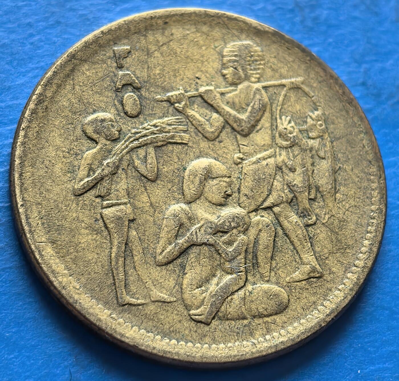 外国优质老铜币银币，周六九点倒数截拍，满百包邮，可寄存半年，喜欢朋友微信扫描二维码可直接参拍