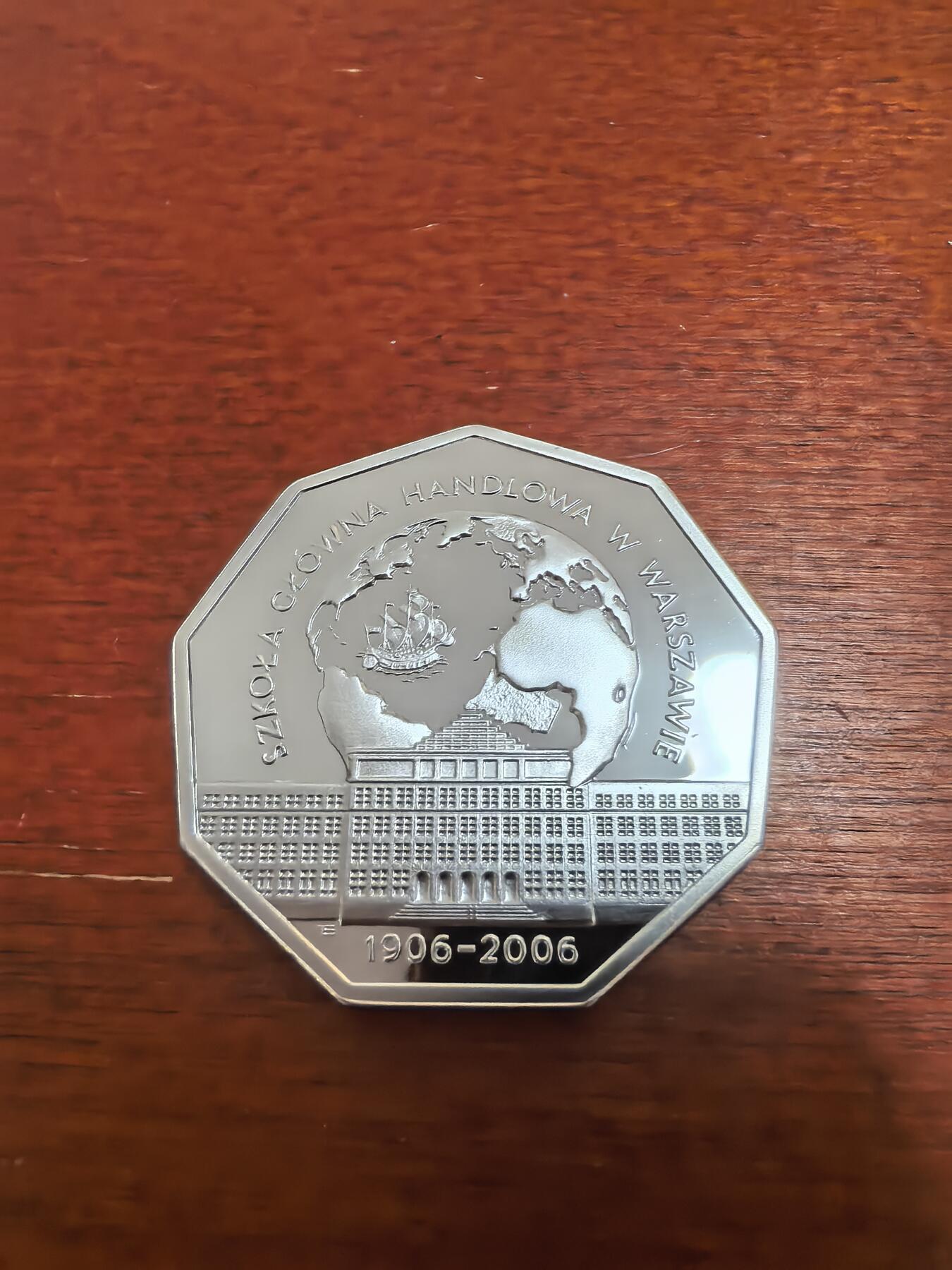 长老汇蛇年精选第七十三场拍卖 2006波兰华沙经济学院百周年10兹罗提九边形精制银币，14.14克925银，克书未记载