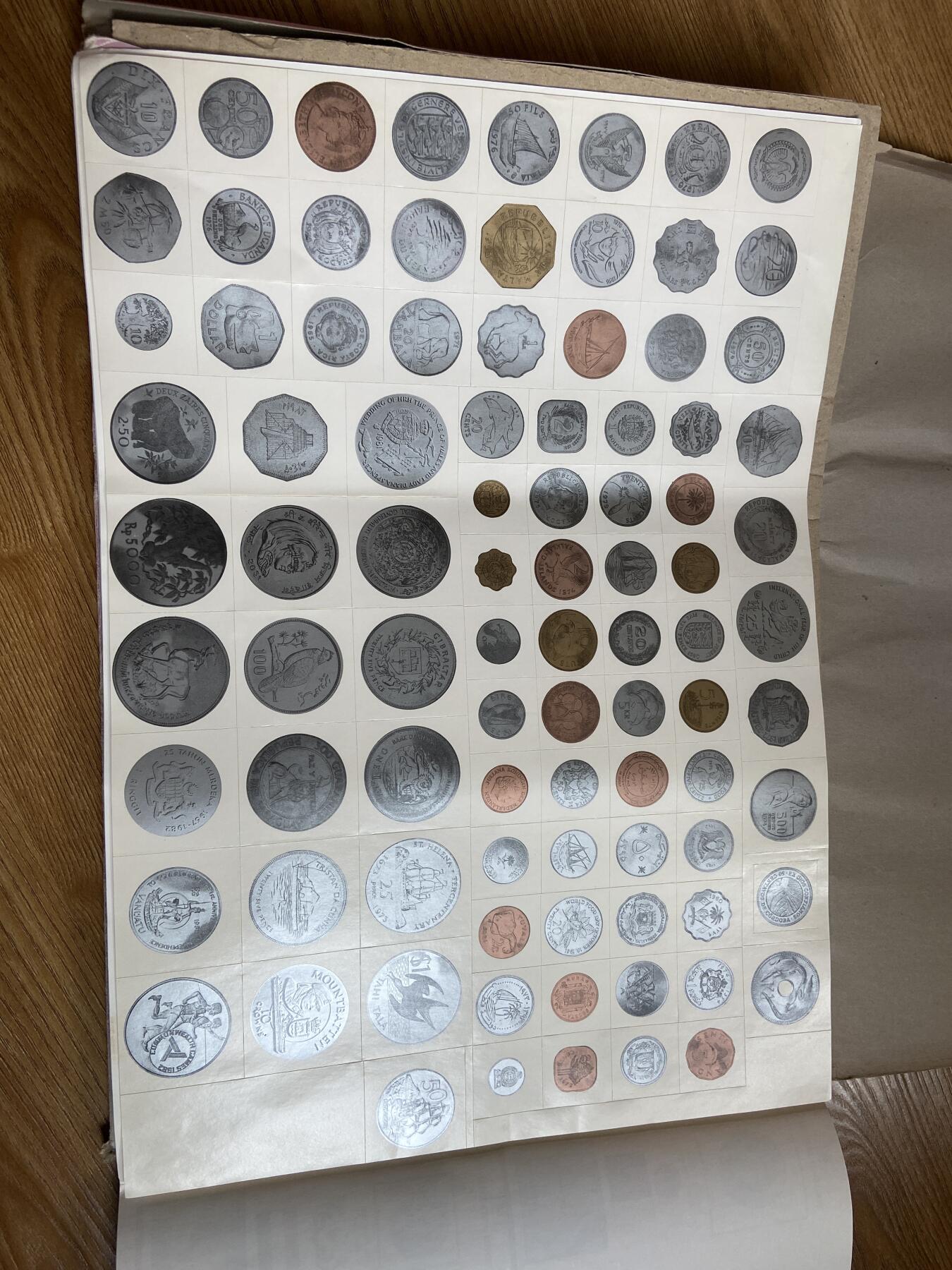 2025年第一百二十九场(总第一百五十五场）外国邮票、散币场(免佣金) 钱币贴纸一本