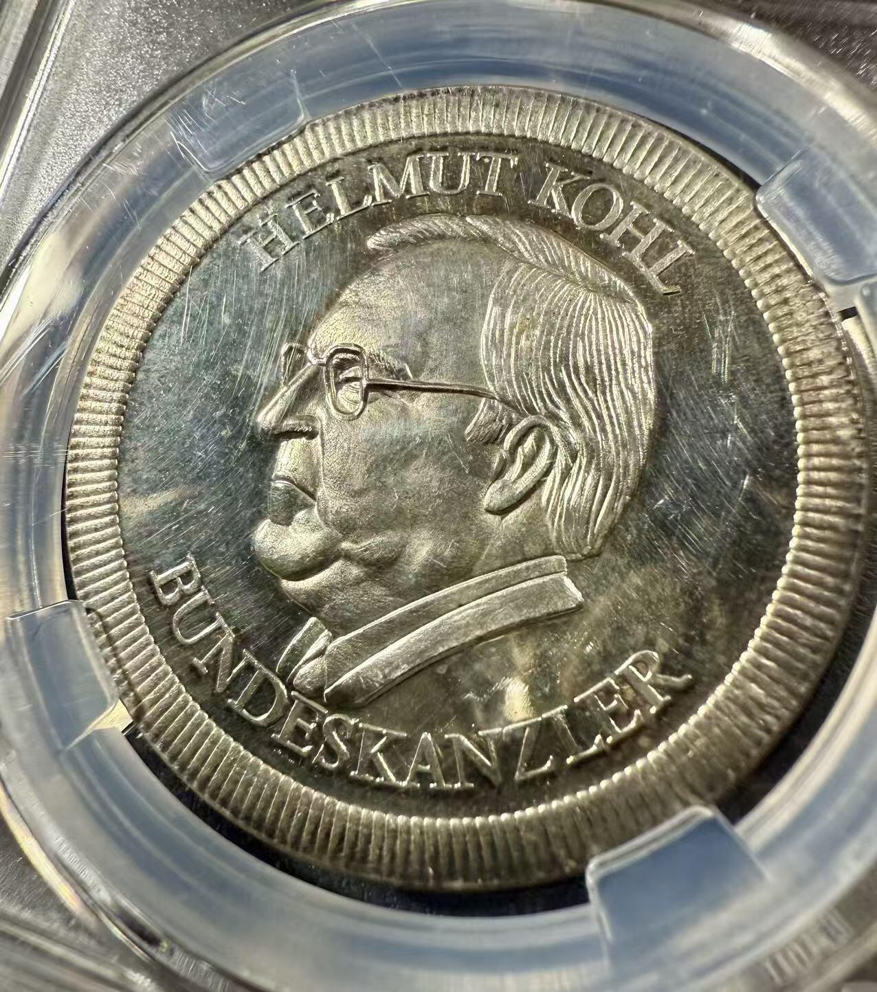 七河·世界币章小拍（总第27期） F 末任西德总理赫尔穆特.科尔高浮雕精制纯银纪念章