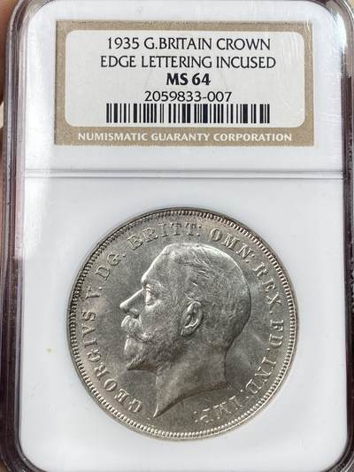 万国钱币拍卖第055期 - NGC MS64 1935年英国乔治五世木马剑克朗 NGC老白盒原味转光
