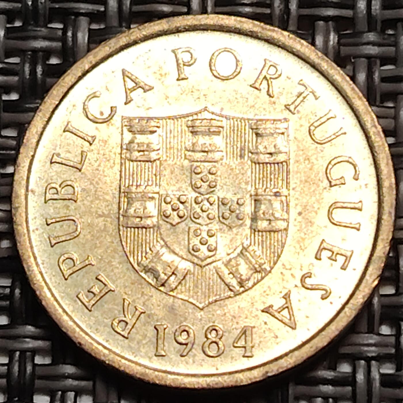 布加迪🐬～世界钱币(上海)🌾第 259 期 /  各国套币和散币 葡萄牙🇵🇹 1984年 1埃斯库多