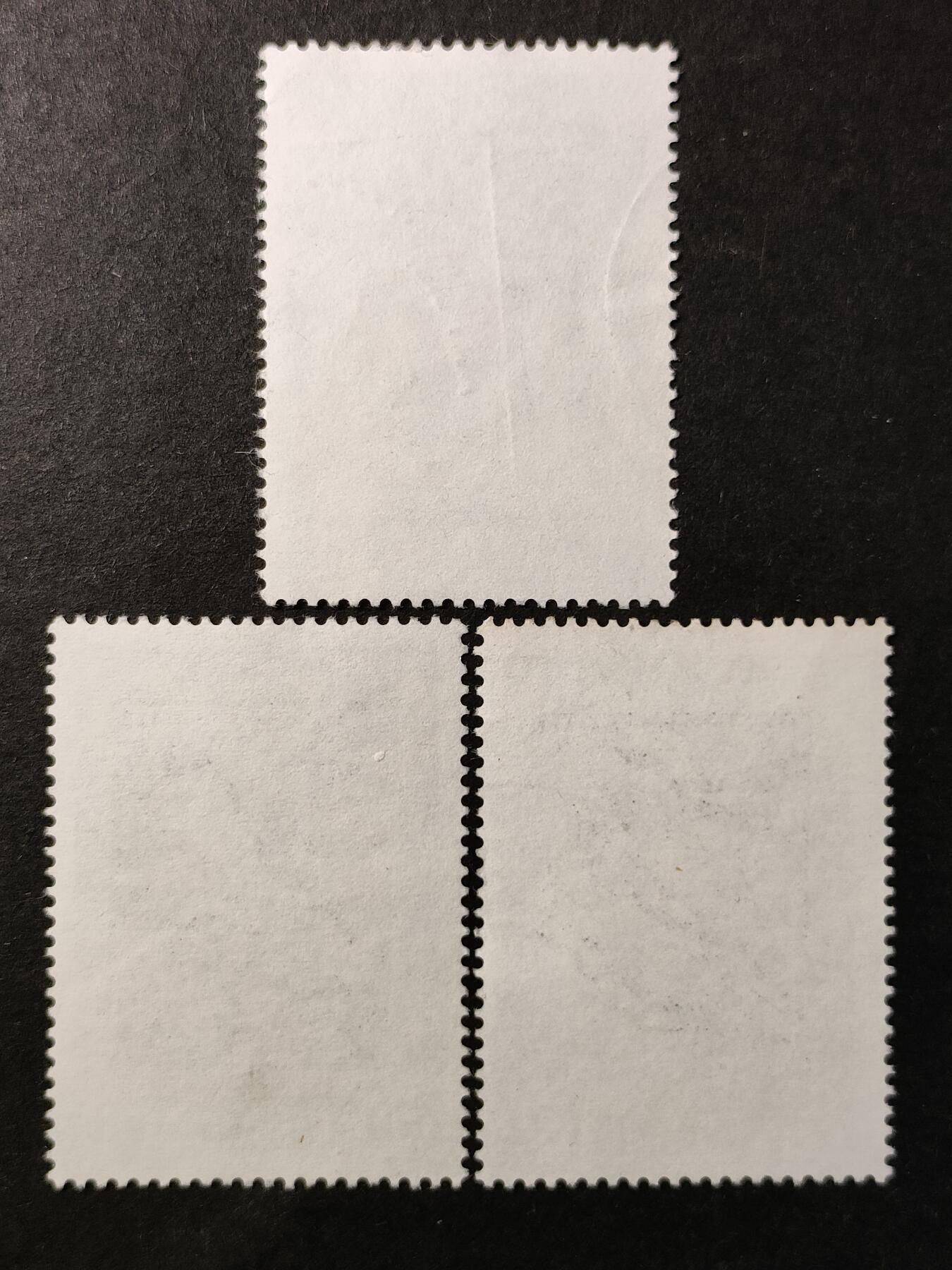 嘉禾收藏    【第380期】            无佣金、可寄存、满30元包邮 意大利邮票，1975年圣诞节 大教堂门上的木质镶嵌画邮票3全