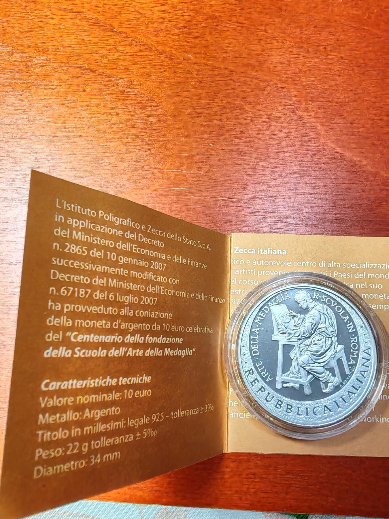 长老汇蛇年精选第七十三场拍卖 2007意大利章牌学校成立百周年10欧元精制银币，22克925银，盒证全，8000枚