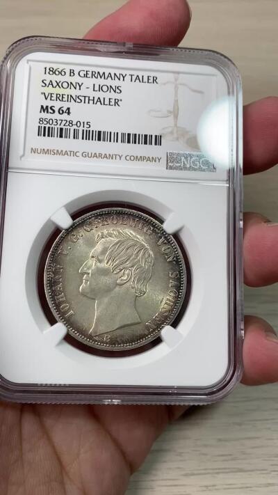 万国钱币拍卖第055期 NGC MS64 1866年德国萨克森双狮流通1泰勒 好品难得的流通品种 双狮护盾设计感满分 淡红色环彩转光近BU状态 顶级收藏品质