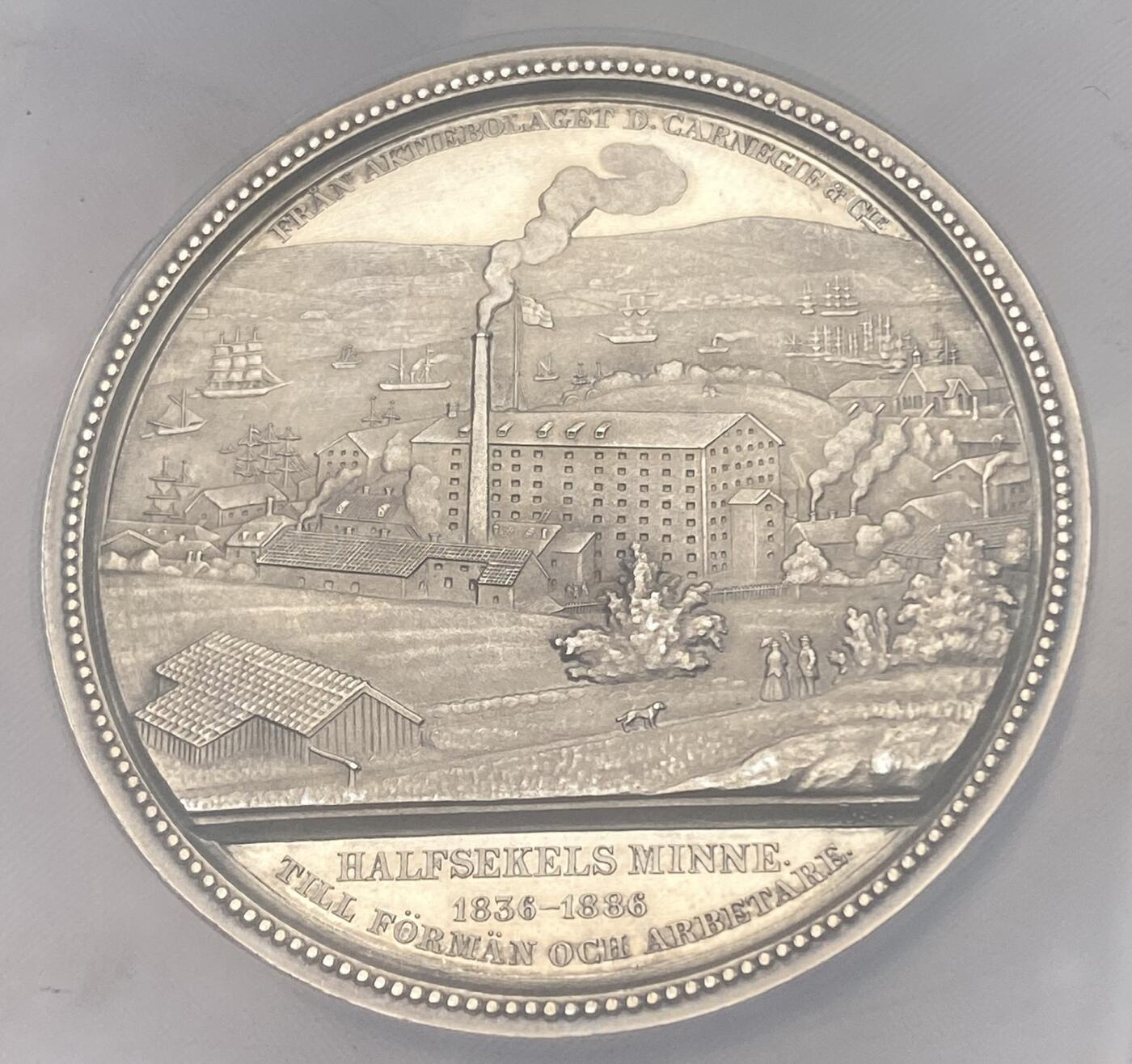 万国钱币拍卖第055期 NGC MS64 1886年瑞典矿业公司成立50周年纪念大银章 罕见北欧商业设计天花板 人物与景观完美融合 刻画入木三分 顶级冠军分收藏级 48MM 55.3G大规格