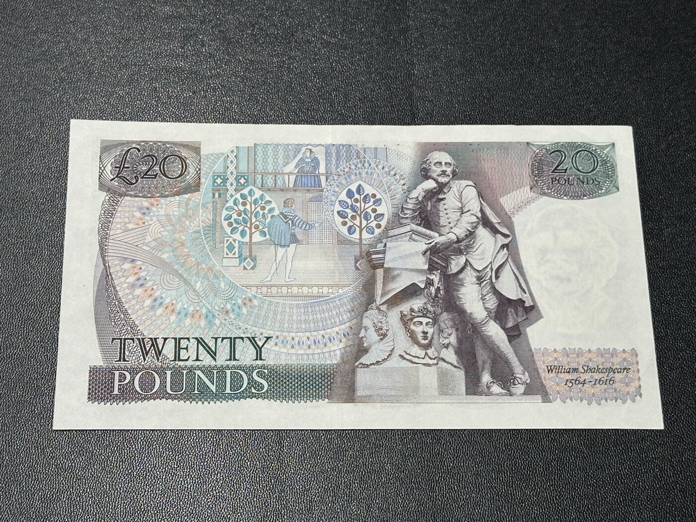 《外钞收藏家》第五百八十五期（精品场）（本平台长期征集拍品、欢迎藏友们联系合作）