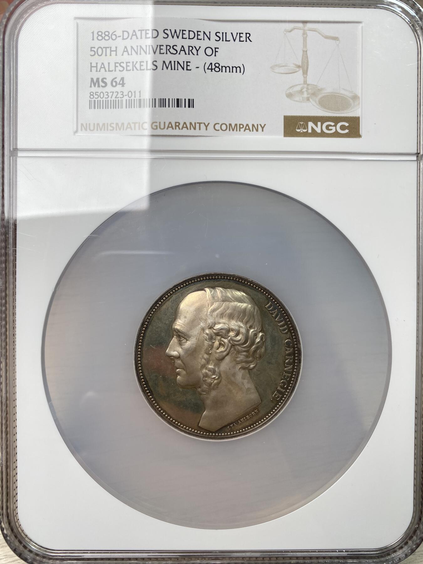 万国钱币拍卖第055期 NGC MS64 1886年瑞典矿业公司成立50周年纪念大银章 罕见北欧商业设计天花板 人物与景观完美融合 刻画入木三分 顶级冠军分收藏级 48MM 55.3G大规格