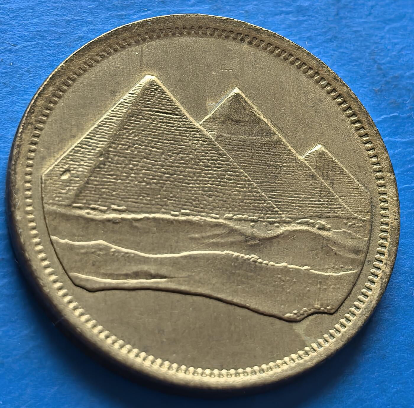 外国优质老铜币银币，周六九点倒数截拍，满百包邮，可寄存半年，喜欢朋友微信扫描二维码可直接参拍