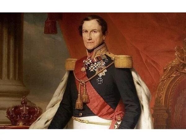 比利时1900年 利奥波德一世戴皇冠高浮雕大镀金章 45MM