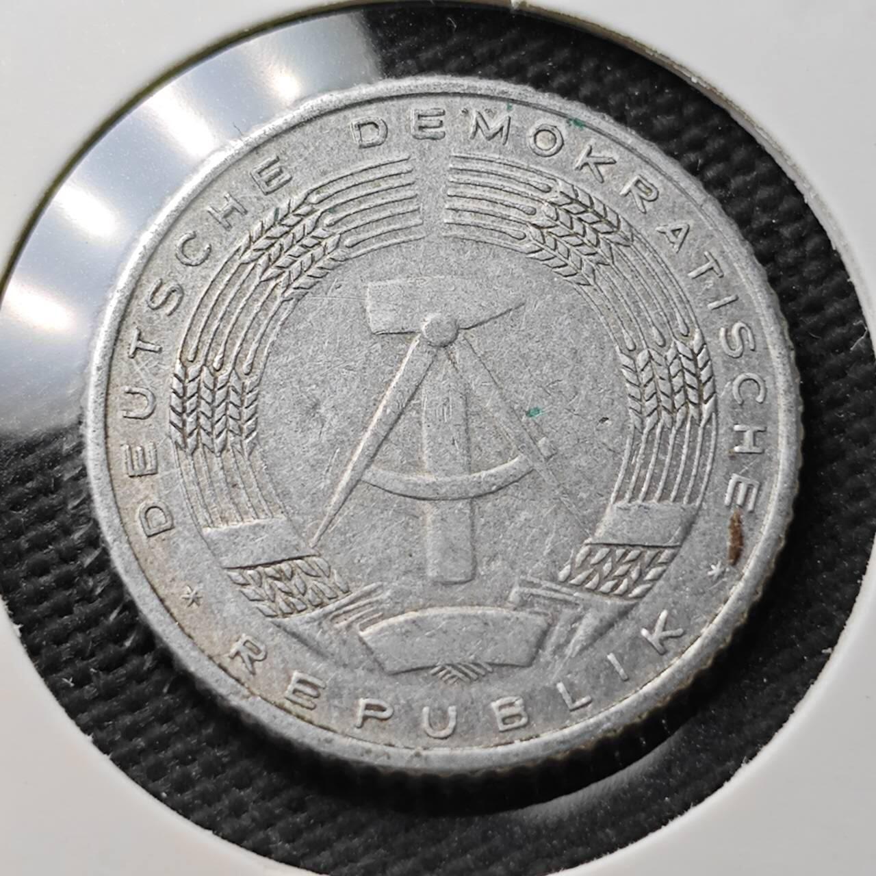 KK钱币收藏小铺  第371场  2月预留时间 周末发货  东德50芬尼