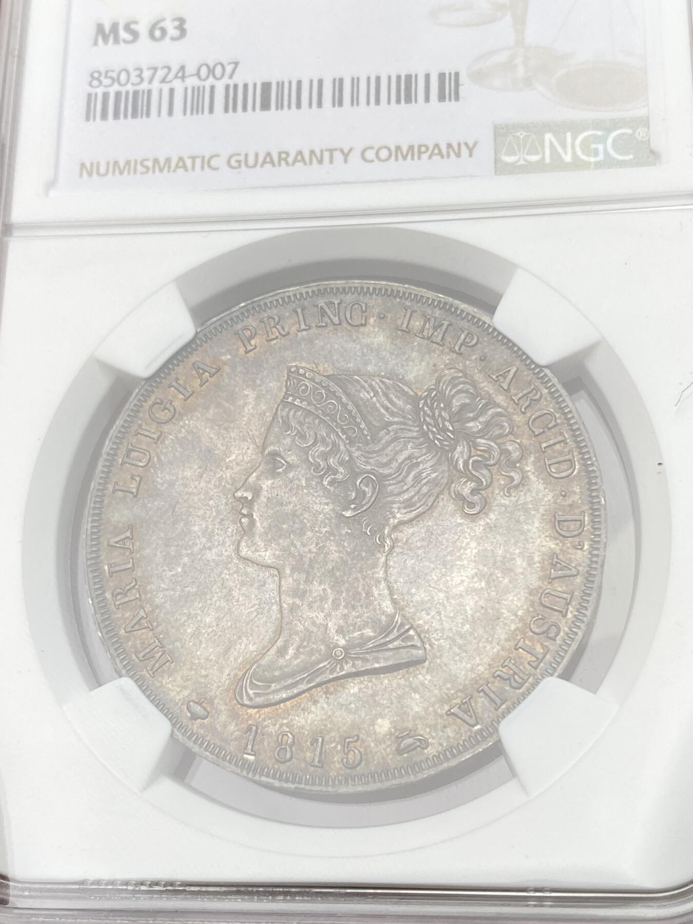 万国钱币拍卖第055期 NGC MS63 1815年意大利帕尔马5里拉银币 正面肖像为拿皇夫人，著名的帕尔马女大公玛丽亚·露易丝，背面是繁复华丽的帕尔马公国纹章，双面均匀欧陆五彩，国际市场广受欢迎的品种，好品也是越来越难见到，此等典藏级品质不可错过。