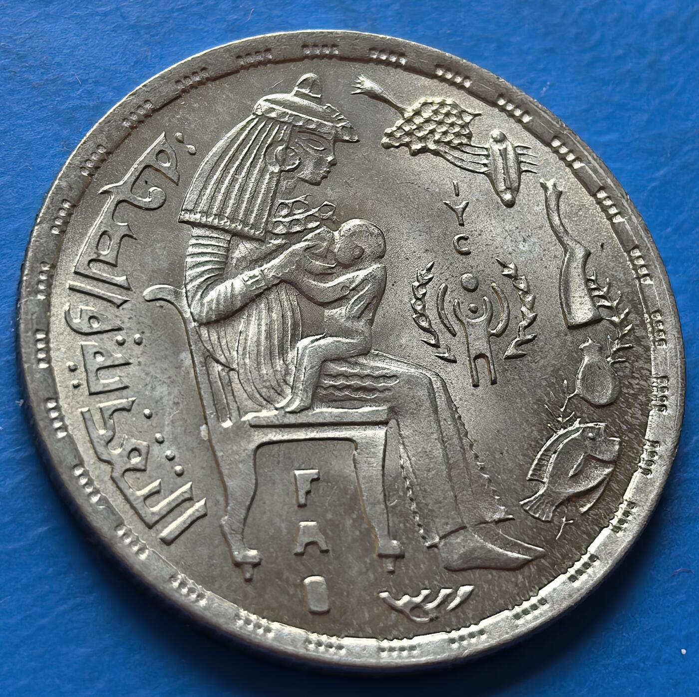 外国优质老铜币银币，周六九点倒数截拍，满百包邮，可寄存半年，喜欢朋友微信扫描二维码可直接参拍