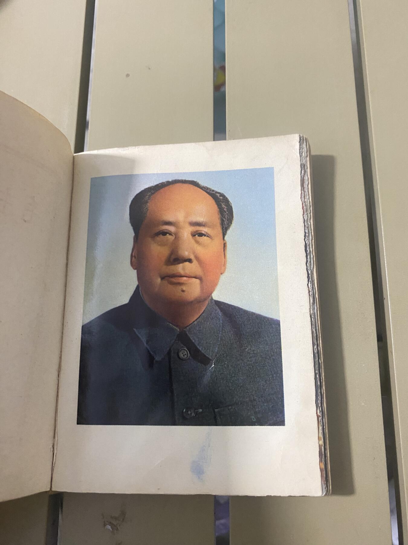 江南站旧书，连环画专场 旧书，毛主席诗词，插图有十几年幅少见