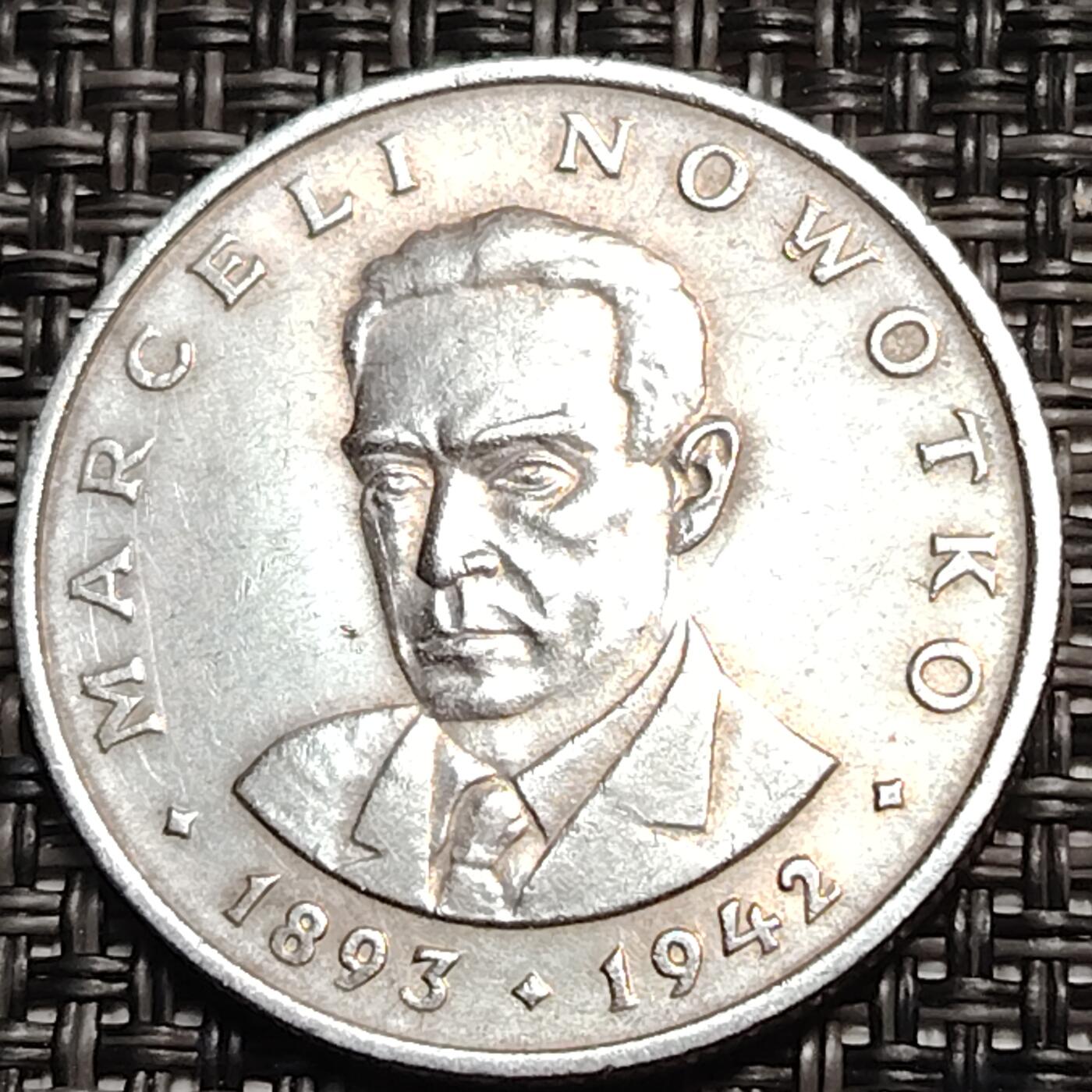 布加迪🐬～世界钱币(上海)🌾第 259 期 /  各国套币和散币 波兰🇵🇱 1976年 20兹罗提 诺沃特科纪念币 29mm