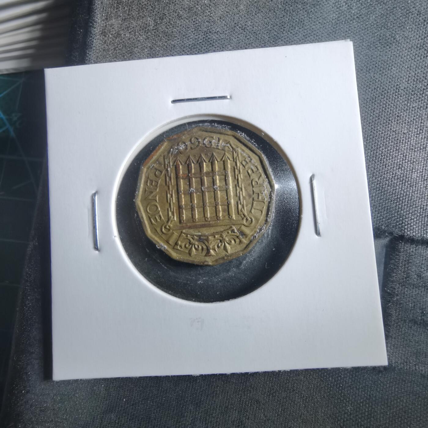 沼泽如烟--第906场 英国1966年3便士