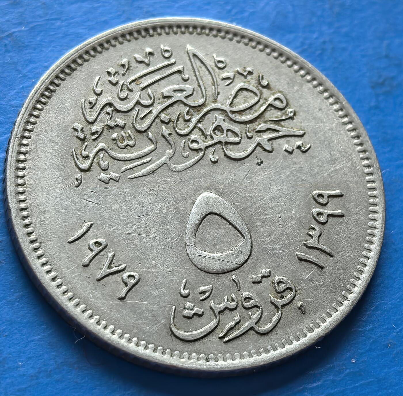 外国优质老铜币银币，周六九点倒数截拍，满百包邮，可寄存半年，喜欢朋友微信扫描二维码可直接参拍