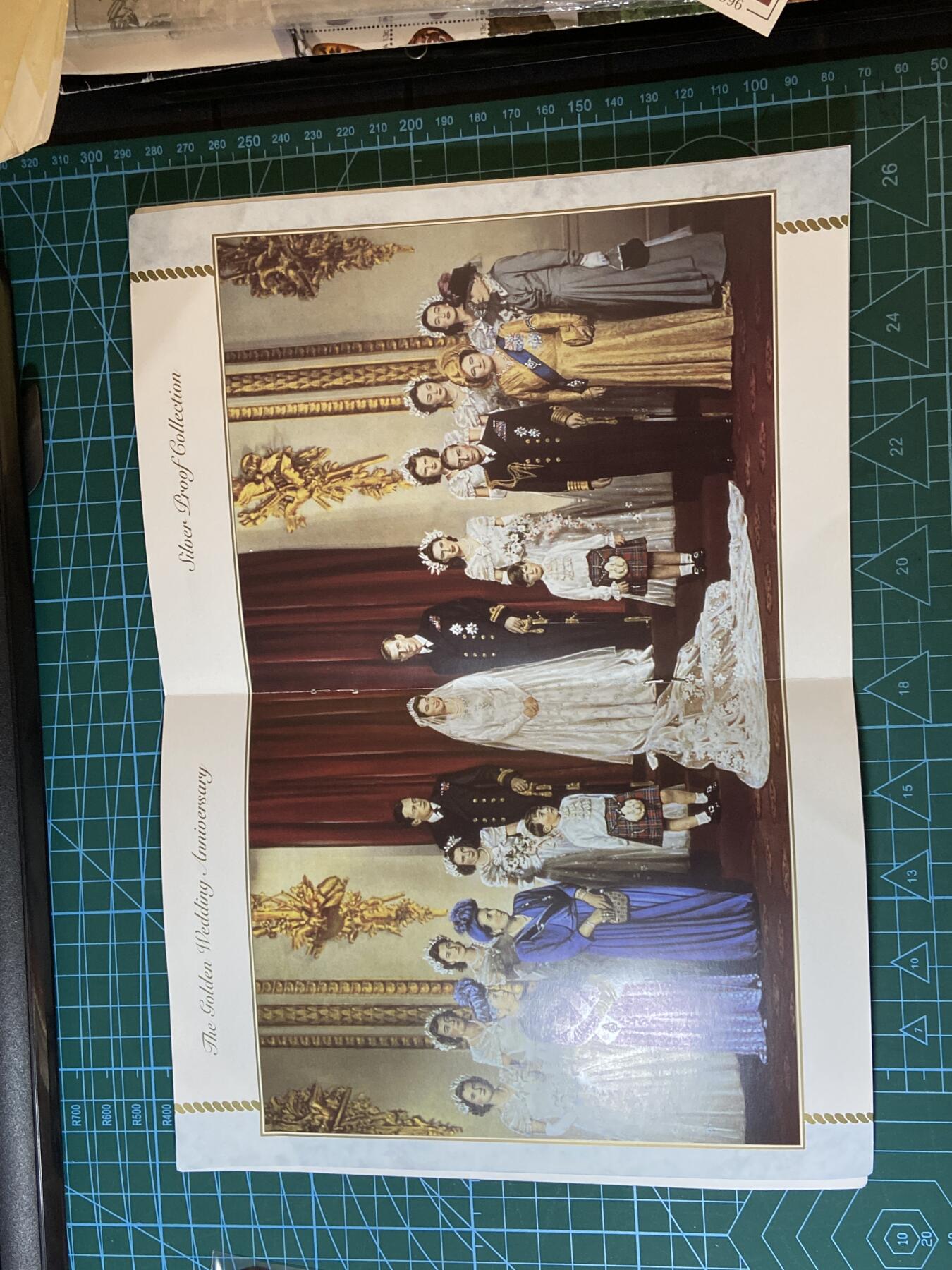 2025年第一百二十九场(总第一百五十五场）外国邮票、散币场(免佣金) 小型张邮票及封面2枚及女王大婚纪念册