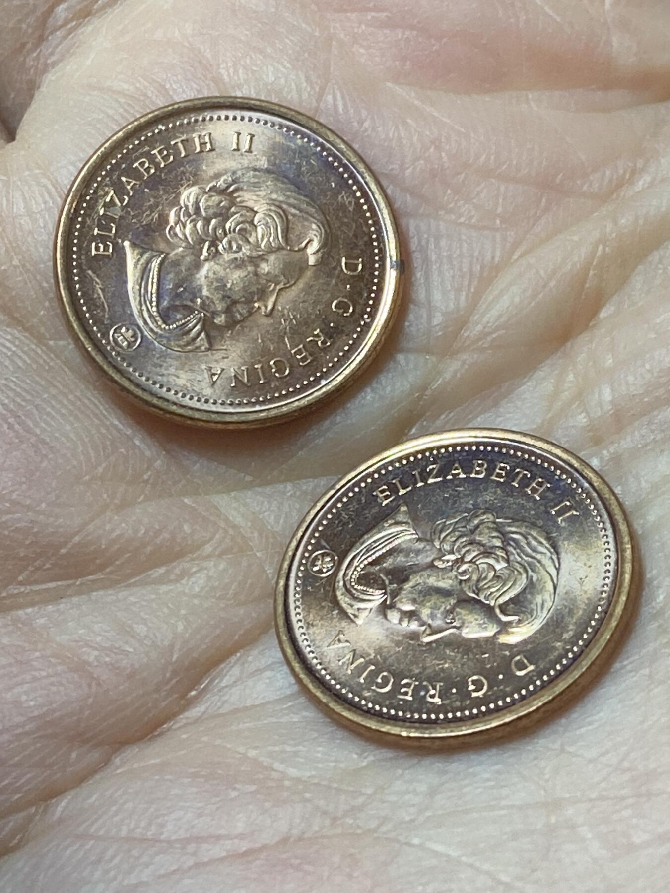 2025年第一百二十九场(总第一百五十五场）外国邮票、散币场(免佣金) 原光未流通–加拿大🇨🇦2007年1分2枚(伊丽莎白二世老年，枫叶标)