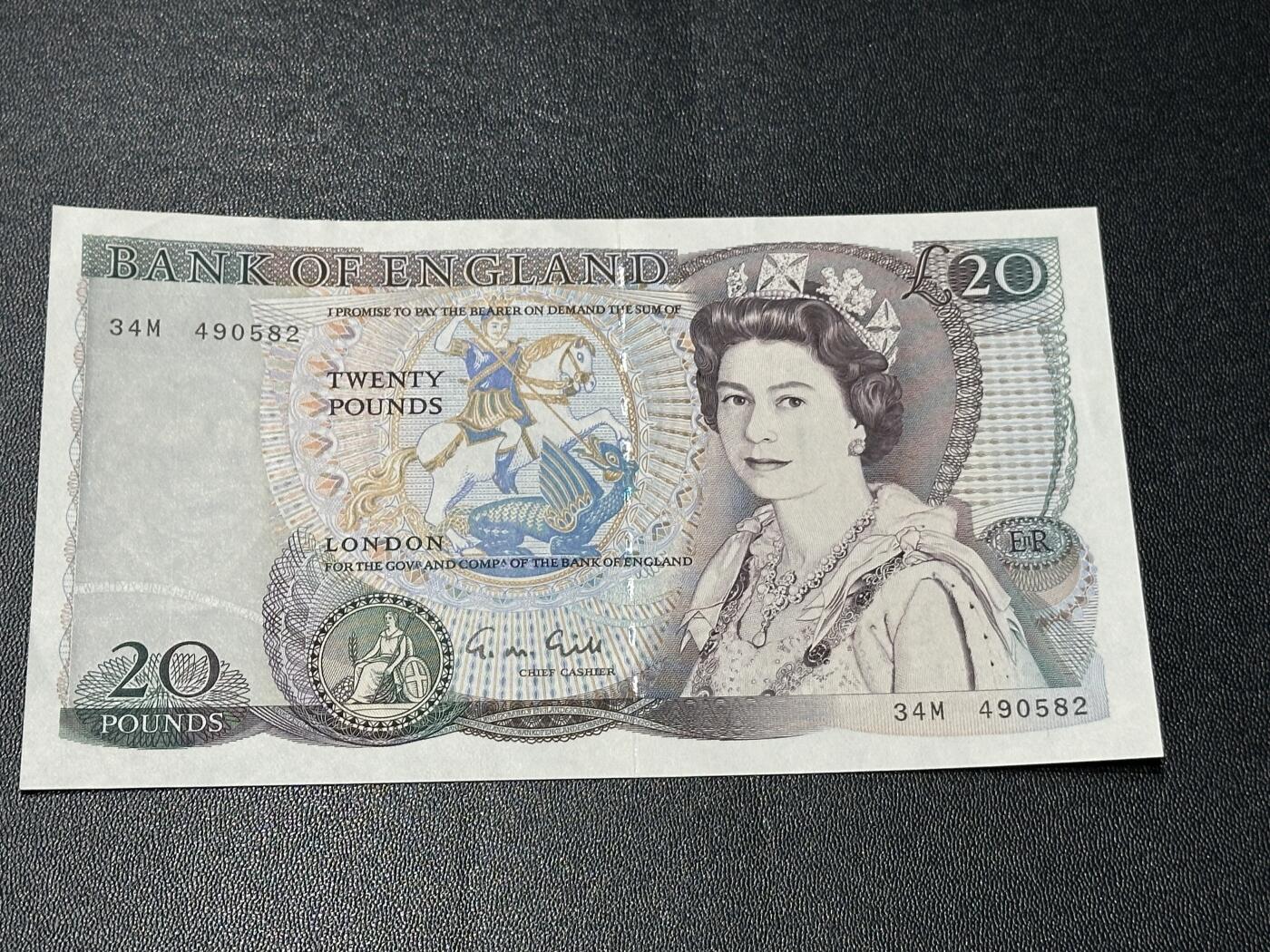 《外钞收藏家》第五百八十五期（精品场）（本平台长期征集拍品、欢迎藏友们联系合作）